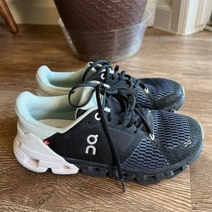 On Running Cloudflyer Shoe - Women's Size 6.5